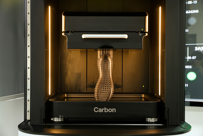 積層痕のない造形が可能な光＋熱の3Dプリンタ、量産にも対応